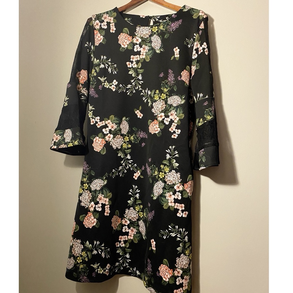 Floral BoHo chic dress. Size M fits like a 6. Worn once.